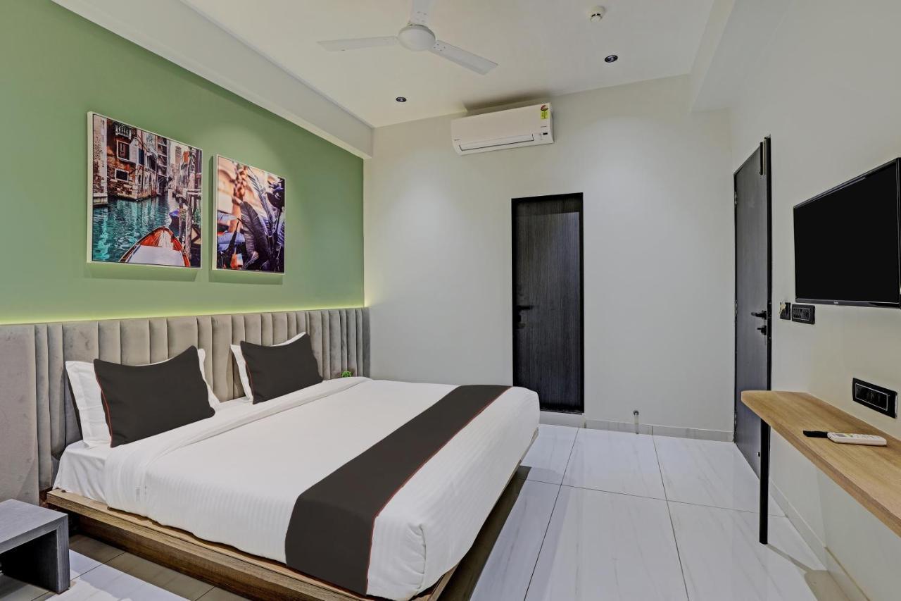Hotel Lee Platinum Ahmedabad Exterior photo